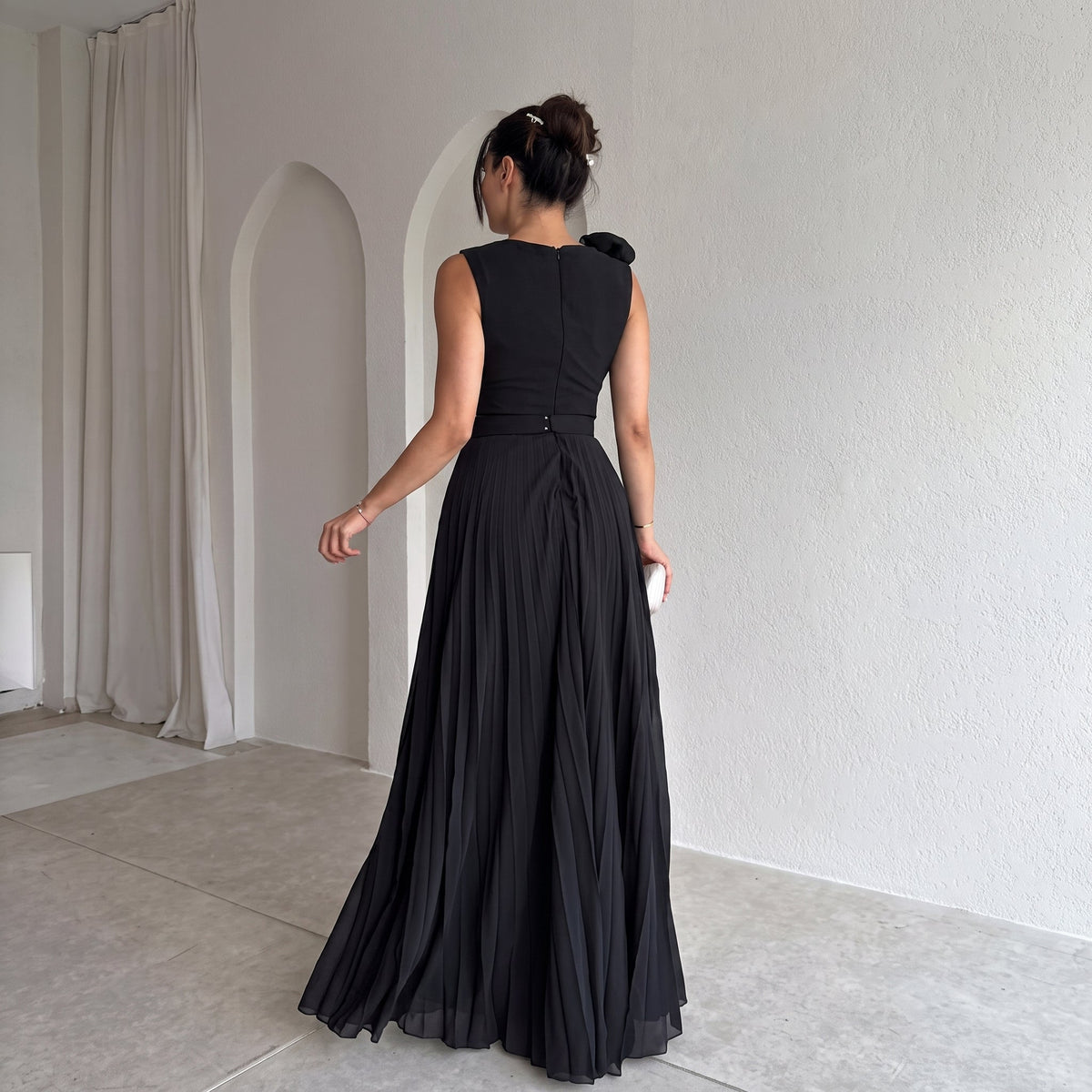 Charlotte | Women's Pleated Sleeveless Floral Applique Evening Gown